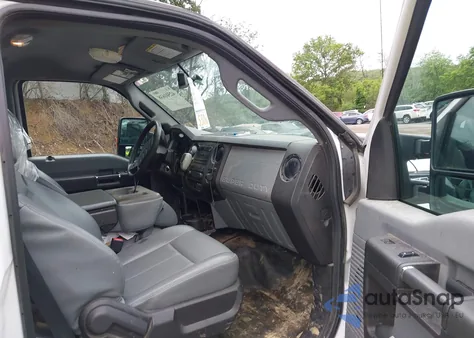 2016 Ford Super Duty F-250 Srw Xl z USA, uszkodzony, nr VIN 1FDBF2B61GEC75423